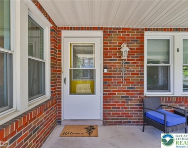 1635 E Emmaus Avenue - Photo Thumbnail 7