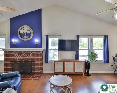 1635 E Emmaus Avenue - Photo Thumbnail 2