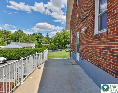 1635 E Emmaus Avenue - Photo Thumbnail 42