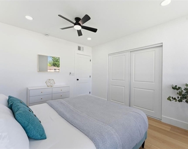 3917 E Eden Roc Circle - Photo Thumbnail 34
