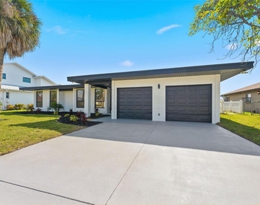 3917 E Eden Roc Circle - Photo Thumbnail 52