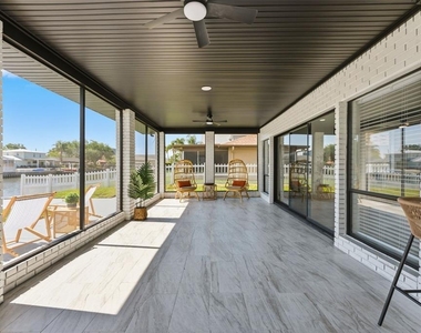 3917 E Eden Roc Circle - Photo Thumbnail 10