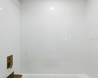 3917 E Eden Roc Circle - Photo Thumbnail 32