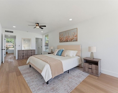 3917 E Eden Roc Circle - Photo Thumbnail 39