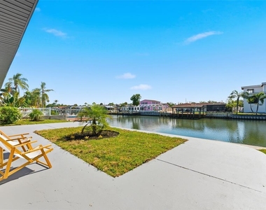 3917 E Eden Roc Circle - Photo Thumbnail 17
