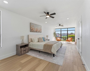 3917 E Eden Roc Circle - Photo Thumbnail 4