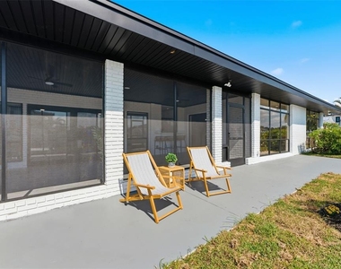 3917 E Eden Roc Circle - Photo Thumbnail 23