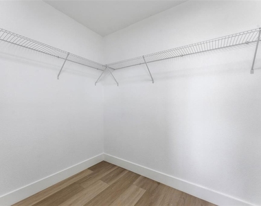 3917 E Eden Roc Circle - Photo Thumbnail 28