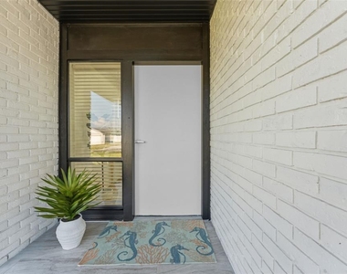 3917 E Eden Roc Circle - Photo Thumbnail 49