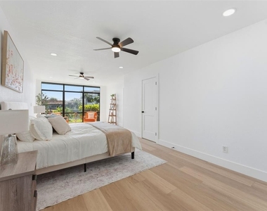 3917 E Eden Roc Circle - Photo Thumbnail 38