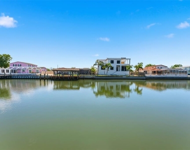 3917 E Eden Roc Circle - Photo Thumbnail 16