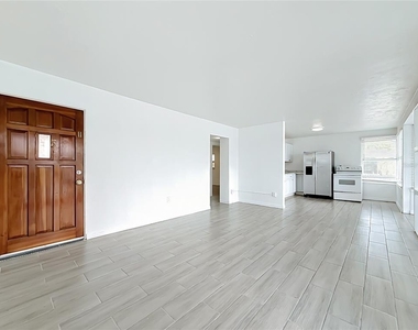 14975 1st Street E - Photo Thumbnail 5