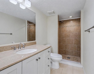 205 Palmetto Court - Photo Thumbnail 17