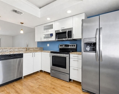 205 Palmetto Court - Photo Thumbnail 6