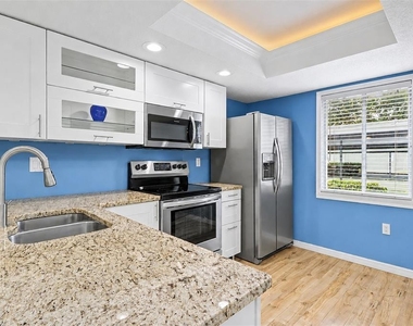 205 Palmetto Court - Photo Thumbnail 3