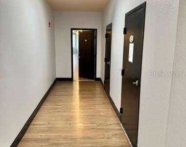 911 N Orange Avenue - Photo Thumbnail 1