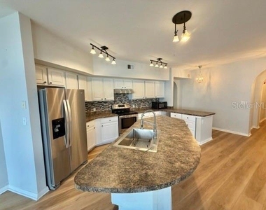 911 N Orange Avenue - Photo Thumbnail 4