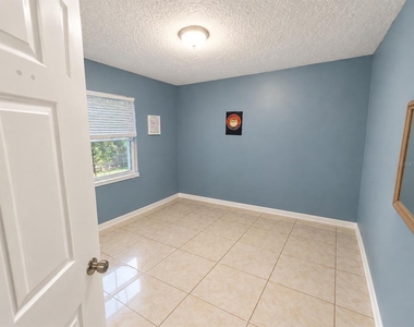 1017 Dudley Drive - Photo Thumbnail 7