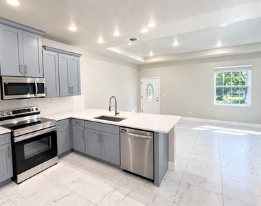409 Beckley Street - Photo Thumbnail 6