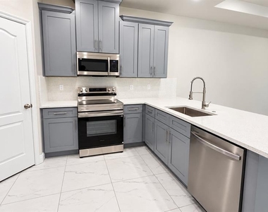 409 Beckley Street - Photo Thumbnail 4