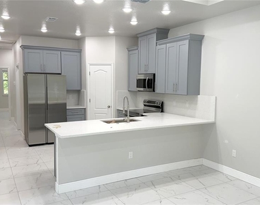 409 Beckley Street - Photo Thumbnail 8