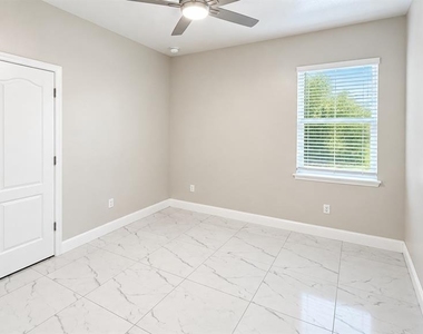 409 Beckley Street - Photo Thumbnail 16