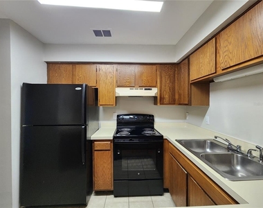 607 Casa Park Court - Photo Thumbnail 8