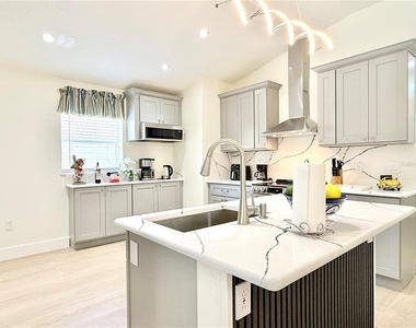 403 Sandy Ridge Drive - Photo Thumbnail 3