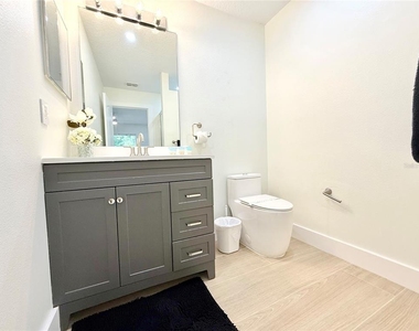403 Sandy Ridge Drive - Photo Thumbnail 14