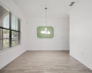 941 Rimini Drive - Photo Thumbnail 10