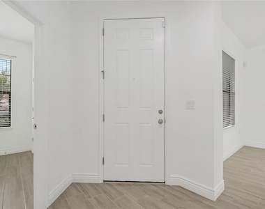 941 Rimini Drive - Photo Thumbnail 3