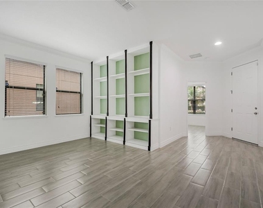 941 Rimini Drive - Photo Thumbnail 12