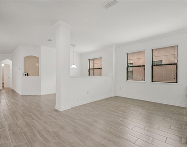 941 Rimini Drive - Photo Thumbnail 11