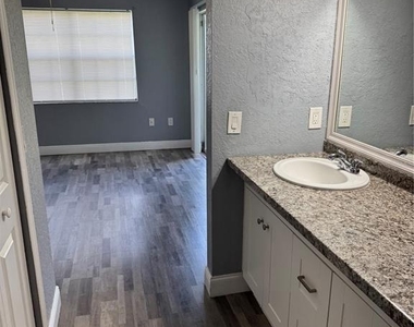 14049 Fairway Island Drive - Photo Thumbnail 6