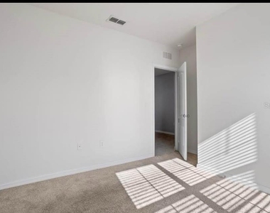 615 Squires Grove Drive - Photo Thumbnail 2