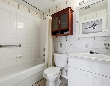6998 Woodlake Drive - Photo Thumbnail 18