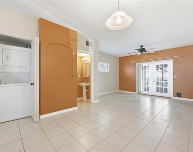 6998 Woodlake Drive - Photo Thumbnail 7