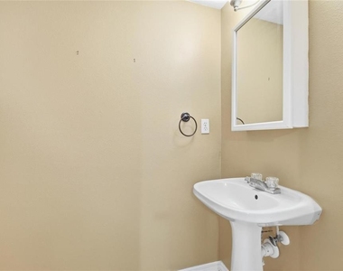 6998 Woodlake Drive - Photo Thumbnail 13