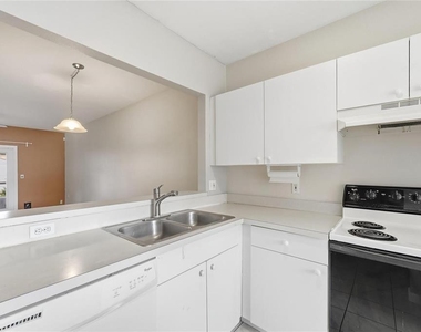 6998 Woodlake Drive - Photo Thumbnail 5