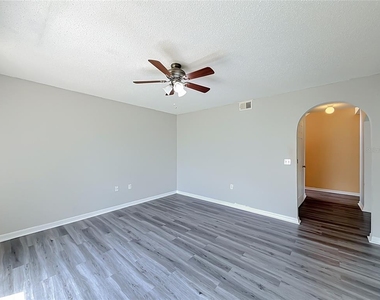 2032 Elmhurst Lane - Photo Thumbnail 30