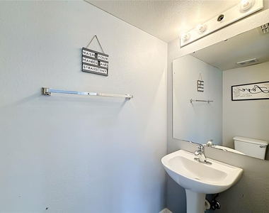 2032 Elmhurst Lane - Photo Thumbnail 31