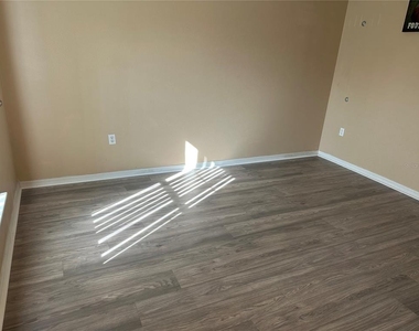 2032 Elmhurst Lane - Photo Thumbnail 11