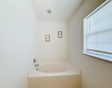 2032 Elmhurst Lane - Photo Thumbnail 39