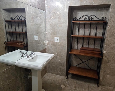 1666 Tremont Lane - Photo Thumbnail 9