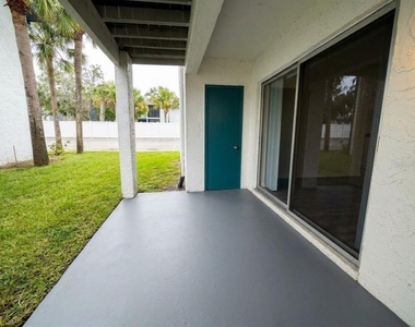 4419 S Semoran Boulevard - Photo Thumbnail 5