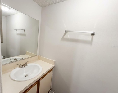 4419 S Semoran Boulevard - Photo Thumbnail 6