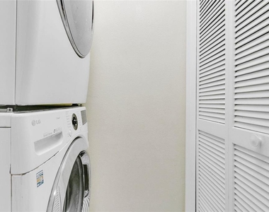 3930 Southpointe Drive - Photo Thumbnail 23