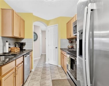 3930 Southpointe Drive - Photo Thumbnail 12