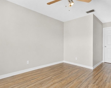3930 Southpointe Drive - Photo Thumbnail 15
