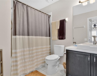 3930 Southpointe Drive - Photo Thumbnail 17
